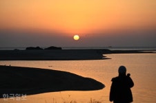 월송정 아래 숨겨진 일출 명소… 바다 보기 좋은 울진 [자박자박 소읍탐방]