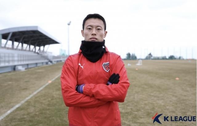 베테랑 미드필더 기성용, FC서울 후퇴 후 포항스틸러스로 이적하며 은퇴 선언
