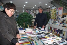 종이약국에 1960년대 잡지까지...향수 가득한 영주의 사랑방