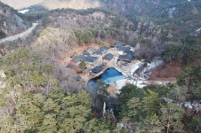 설중매 핀 산골 매화마을에 외인구단이 등장한 이유 [자박자박 소읍탐방]