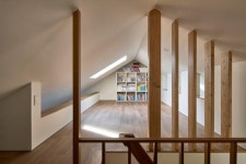 하늘 마당에서 삼 형제가 바람처럼 뛰노는 집[집 공간 사람]