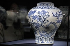 군자를 닮은 단아한 기품…조선 백자가 한자리에 모였다