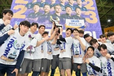 대한항공, 3시즌 연속 정규리그 정상 올랐다