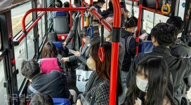 대중교통 노 마스크 첫날, 지옥철·만원버스 안에서 벗기가 좀...