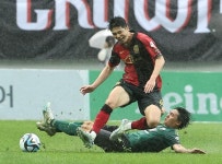 전북, 구스타보 최단 시간 골…어린이날 빗속 혈투