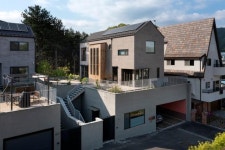 현관에 노천탕을? 실용과 파격이 흐르는 건축가의 양평 주택 [집 공간 사람]