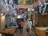 “상극에서 상생으로”… 대기업 마트 들어와 상권 살아난 대전 산성뿌리시장