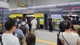김포공항역 5중 환승 첫날… 사람이 30%는 늘었어요