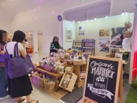 푸드페스타 연 컬리, 팝업스토어 연 티몬·쿠팡…e커머스가 온라인 밖으로 나왔다