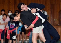 학교에도 뿌리내린 K씨름...초등학생도 으랏차차