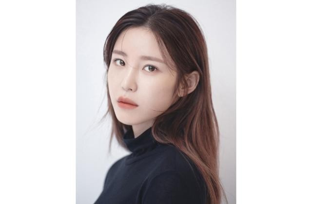 엄정화, 한류 스타 에일리언컴퍼니와 전속계약 체결 완료!