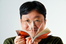 수능 망해 시인 된 ‘문단의 아이돌’ “유머가 제일 중요해” 외치는 이유 [실패연대기]