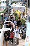 유커 몰리자 잡화점 된 병원…돈은 외지인 건물주 주머니에 꽂혔다