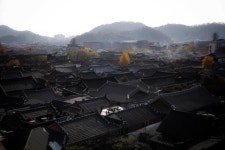 탕후루에 한지 공방 내준 전주 한옥마을, 2층 한옥·케이블카 추진까지
