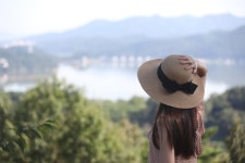 술·고기·연잎밥에 호수 산책까지... 이 마을에서 누릴 수 있는 것 [박준규의 기차여행, 버스여행]