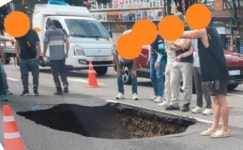 경남 진주서 또 4m 길이 싱크홀 발생