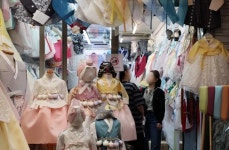 명절에만 입나요?...반팔 저고리에 레이스 치마 파는 120년 된 한복집