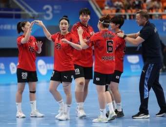 '아시아 최강' 한국 여자 핸드볼, 결승에서 '한일전' 펼친다...13년 전 동메달 설욕하나