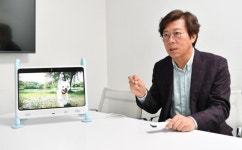 사람과 가장 가까운 친구, 반려견만을 위한 TV 만들었어요