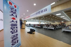서울 편입 기대감에 김포 설명회 인파... 집값은 기대 매립지는 걱정