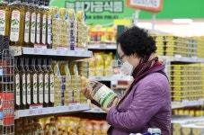 대통령 말씀 따라... 기재부 공무원들, 계란 공판장·배추밭 간다