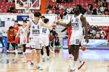 소노, 창단 후 첫 4연승 질주... 공동 5위 도약