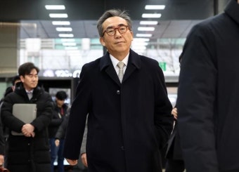 강제동원 재판거래 논란… 한일관계 암초 만난 외교수장
