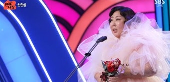 [2023 SBS 연예대상] 신기루, 신인상 호명에 오열…유재석 '토닥'
