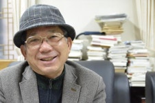 오래 보아야 사랑스럽다...나태주 시인의 풀꽃은 밤 두톨에서 영글었다