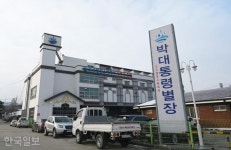 [느린 풍경] 하얀 김 모락모락… 뜨끈하게 담가 볼까, 온천수 물놀이할까