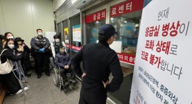 기어이 의사 가운 벗어 던진 전공의들… 의료대란 악화일로