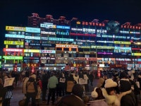"한국 갈 이유 있나요"...중국 MZ '인증샷 성지' 떠오른 옌볜대 '한궈창' [칸칸 차이나]