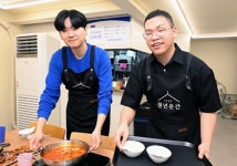 천천히, 하지만 꼼꼼히... 느린 직원만 채용하는 그 식당의 비밀