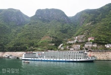 [느린 풍경] 협곡마다 비단 안개… 유비도 두보도 젖어 든 장대한 물줄기