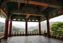 [느린 풍경] 산자락 뒤덮은 황홀한 철쭉... 꽃잎보다 고운 진홍빛 노을