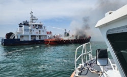 보령 오천항 인근 해상서 예인선 화재... 70대 선원 화상