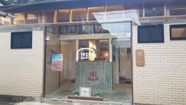갬성 카페로 변신한 100년 목욕탕… 가자미 마을로 오는 청년들