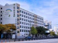 돈 좇는 일 아냐… 환자와 교감해야죠 병원 지키는 의사들