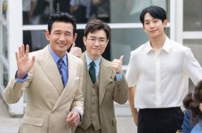 칸영화제서 공개된 베테랑2...황정민 1편은 밀크초콜릿, 2편은 다크초콜릿