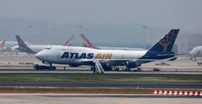 화물기 타이어 파손으로 인천공항 1활주로 12시간 운영 중단