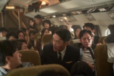 하이재킹 하정우, 조종사 역할 완벽 소화 부기장이라고 해도 믿을 실력