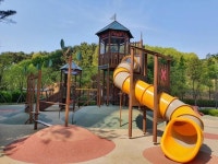 놀이터 공놀이 금지 경고문… 어린이 인권침해 관리사무소 상대 소송