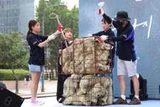 식용으로 죽어가는 개들의 고통은 여전… 초복 앞두고 청계광장에 모인 시민들