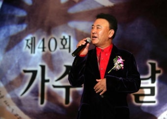 '봉선화 연정' 부른 현철, 요양 중 별세…향년 82세