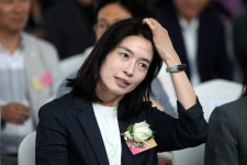 카카오는 김범수 부재 위기 어떻게 버텨낼까…정신아 행보에 이목 집중