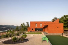 구석구석 빛이 맺혀요...양평에 정착한 부부가 10년을 기다려 지은 집 [집 공간 사람]