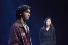 서로 끌린 중년의 교수와 학생...문학 이야기로 욕망 잠재웠다