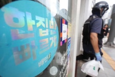 우리가 짐짝이냐… 화물용 엘리베이터만 쓸 수 있는 배달기사들
