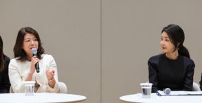 K팝 엔터 찾은 김건희 여사 “아날로그 느낌으로 실버층 개척해도 좋을 것