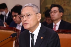 유인촌 